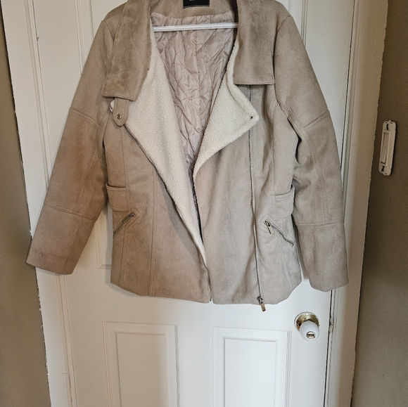 Le Chateau women's winter coat - Picture 2 of 7